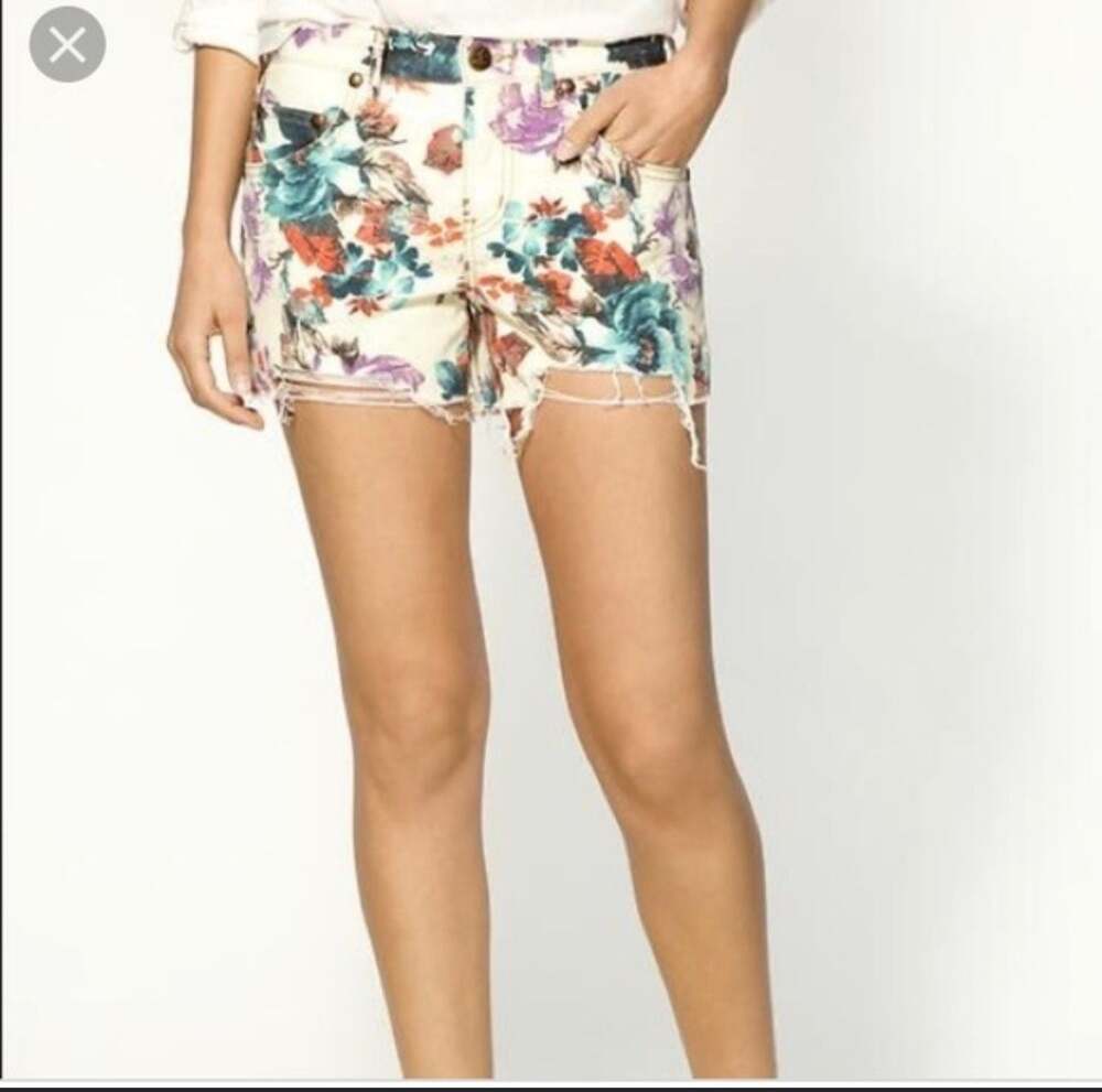 Free People Floral Print Denim Distressed Raw Hem Shorts 26
